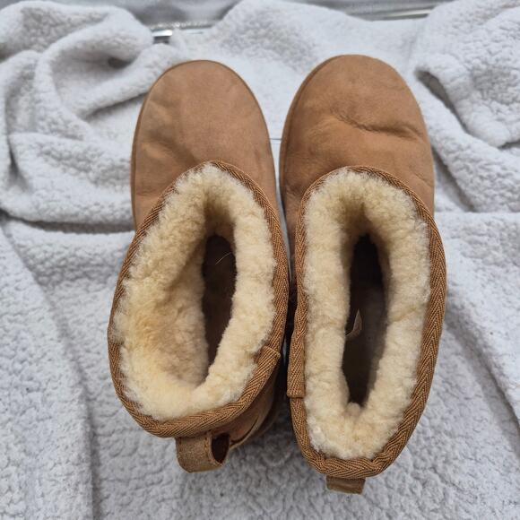 UGG Women's Classic Mini chestnut size women's bootie US 5 - Picture 2 of 7